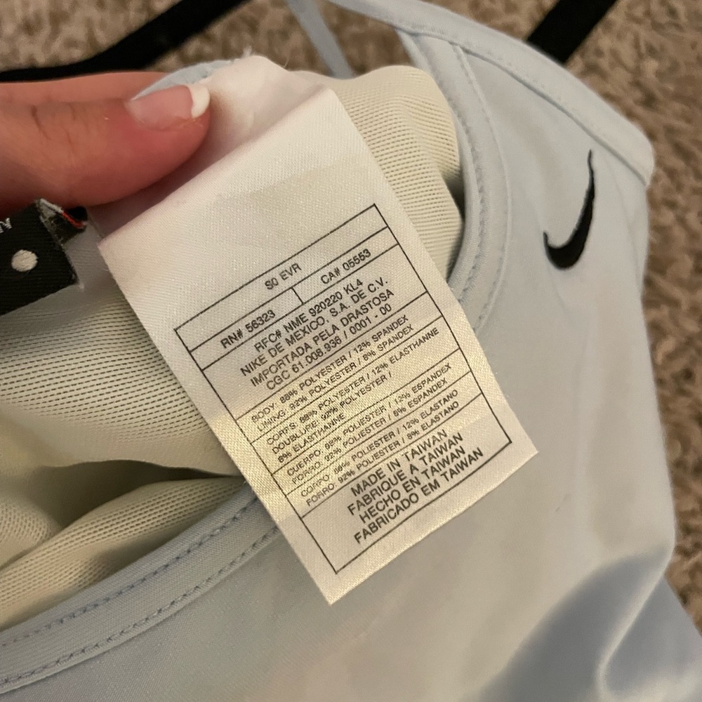 nike cropped tank